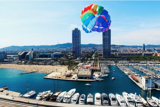 Vuelo en Parasailing desde el Port Fòrum (Barcelona)