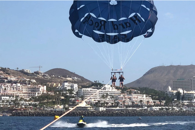 Viaje en Lancha Rápida y Vuelo en Parasailing (Tenerife)