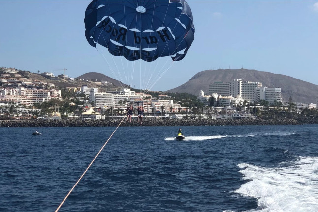 Viaje en Lancha Rápida y Vuelo en Parasailing (Tenerife)