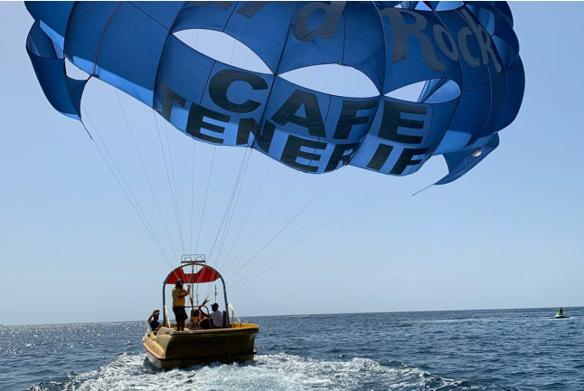 Viaje en Lancha Rápida y Vuelo en Parasailing (Tenerife)