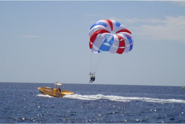 Parascending (Lanzarote)
