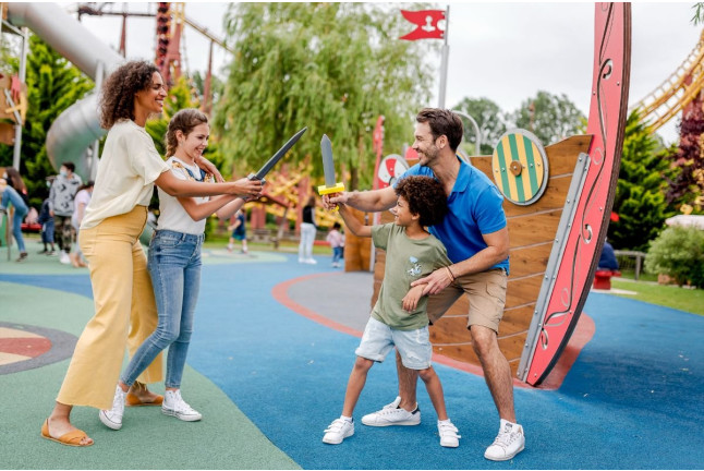 Entrada a Parque Astérix (Plailly, Francia)