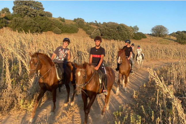 Paseo a Caballo para dos con Opción a Tosta y Bebida (Campo Real, Madrid)