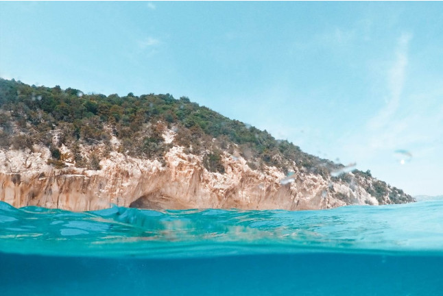 Paseo en Barca por Calas con Snorkel en la Cova del Llop Marí (Ametlla de Mar, Tarragona)