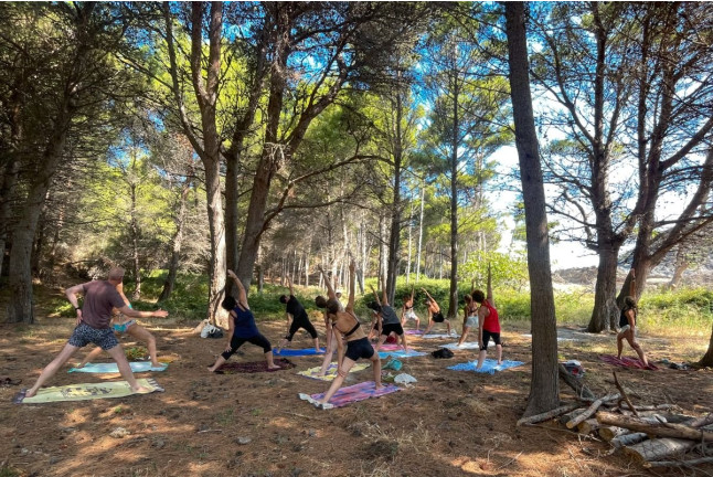 Paseo en Barca, Yoga y Desayuno en el Cap de Creus (Girona)