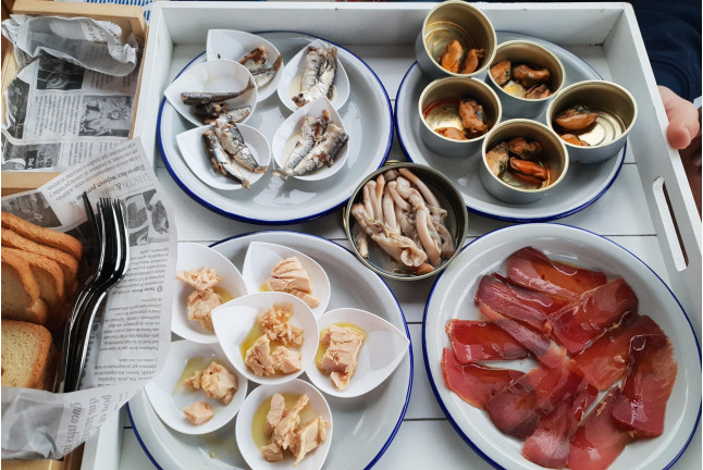 Paseo en Barco con Degustación de Tapas al Atardecer para dos (Estepona, Málaga)