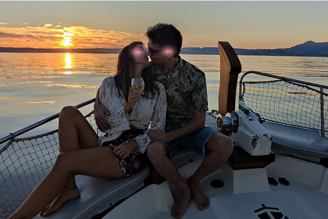 Paseo en Barco con Puesta de Sol, Tapa Marinera y Cava para dos (Estepona, Málaga)