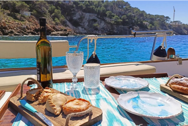 Paseo en Llaüt con Snorkel y Paddle Surf para dos (Santa Ponça, Mallorca)