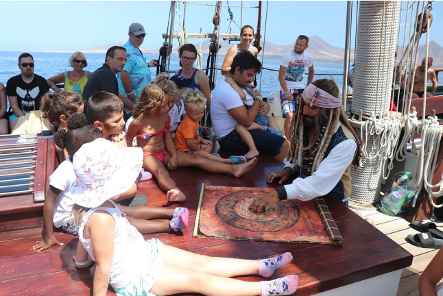 Paseo en Barco Pirata y Baño (Morro Jable, Fuerteventura)