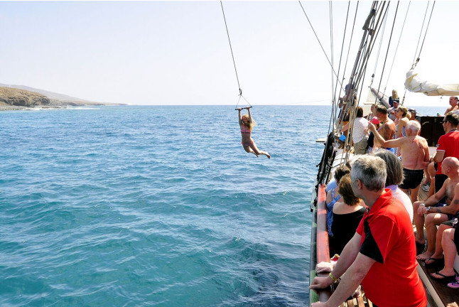 Paseo en Barco Pirata y Baño (Morro Jable, Fuerteventura)
