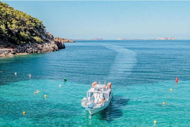 Paseo en Barco Tradicional de Madera con Baño (Ibiza)