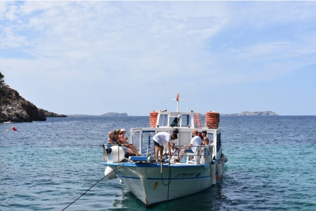 Paseo en Barco Tradicional de Madera con Baño (Ibiza)