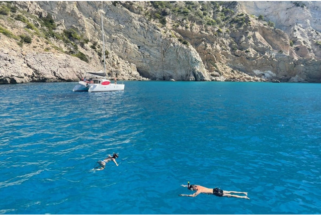 Paseo en Barco Tradicional de Madera con Baño (Ibiza)