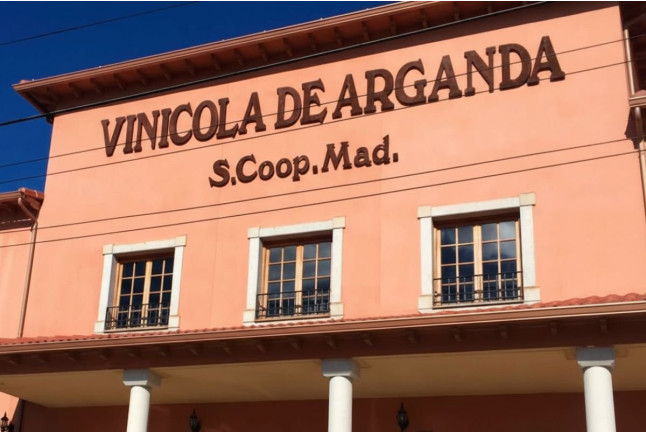 Paseo a Caballo y Visita a Bodega Vinícola de Arganda con Degustación de Vinos y Maridaje para dos (Madrid)