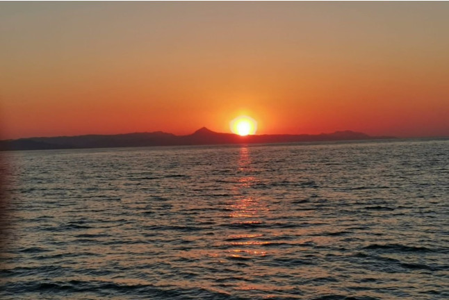 Paseo en Catamarán a la Puesta de Sol con Copa de Agua de Valencia (Valencia)