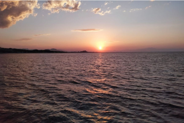 Paseo en Catamarán a la Puesta de Sol con Copa de Agua de Valencia (Valencia)