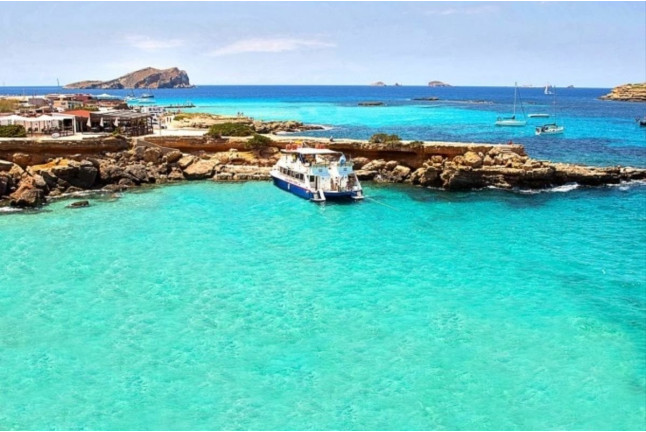Paseo en Barco por las Calas de Ibiza con Bebidas, Aperitivo, Snorkel y Paddle Surf (Ibiza) 