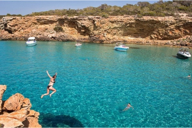 Paseo en Barco por las Calas de Ibiza con Bebidas, Aperitivo, Snorkel y Paddle Surf (Ibiza) 