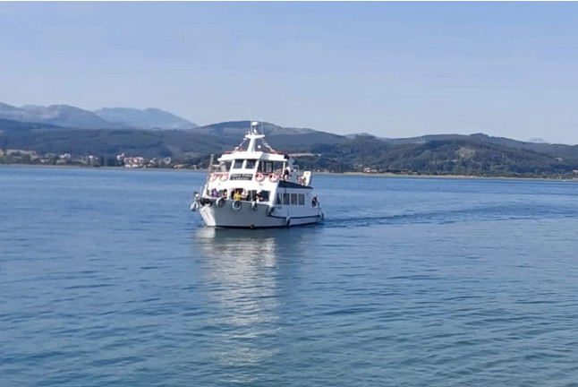 Paseo en Barco y Visita a Fábrica de Anchoas (Santoña, Cantabria)