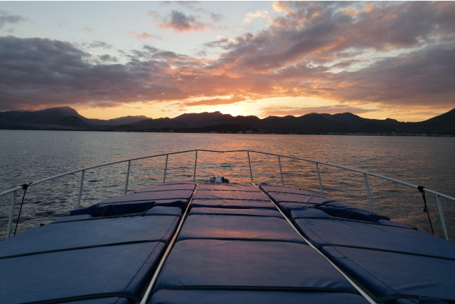 Puesta de Sol en Yate privado con copa de cava (Port de Pollença, Mallorca)