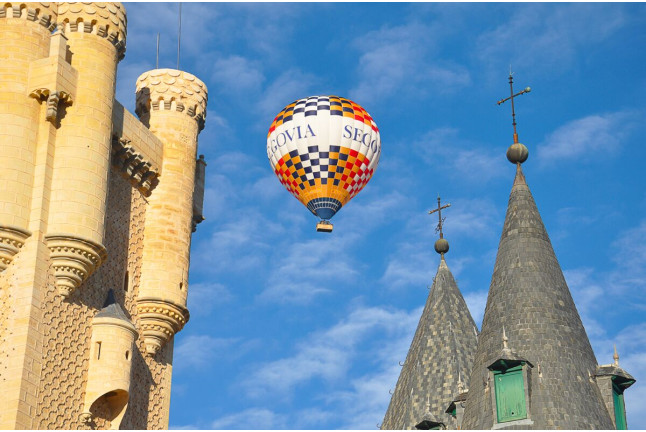 Paseo en Globo con Vídeo, Almuerzo y Cava (Segovia)