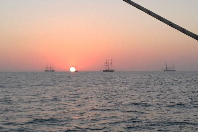 Paseo Romántico en Velero con Puesta de Sol (Cádiz)