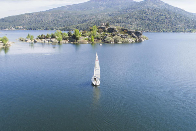 Paseo en Velero en Exclusiva para dos (El Burguillo, Ávila)