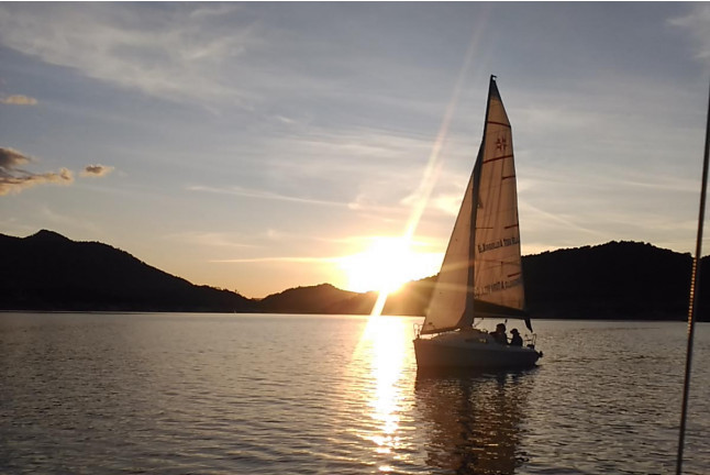 Paseo en Velero en Exclusiva para dos (El Burguillo, Ávila)