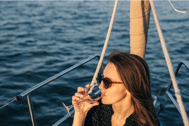 Paseo en Velero Privado con Paddle Surf, Snorkel, Bebidas y Aperitivo para dos (Badalona, Barcelona)