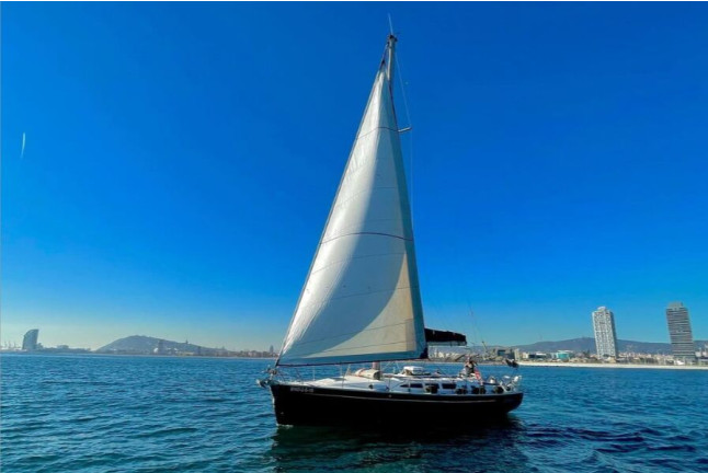 Paseo en Velero Privado con Paddle Surf, Snorkel, Bebidas y Aperitivo para dos (Badalona, Barcelona)
