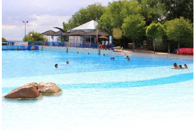 Entrada al Parque Acuático Aquaola (Cenes de la Vega, Granada)