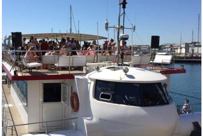 Paseo en Catamarán en alta mar con Comida para dos (Valencia)