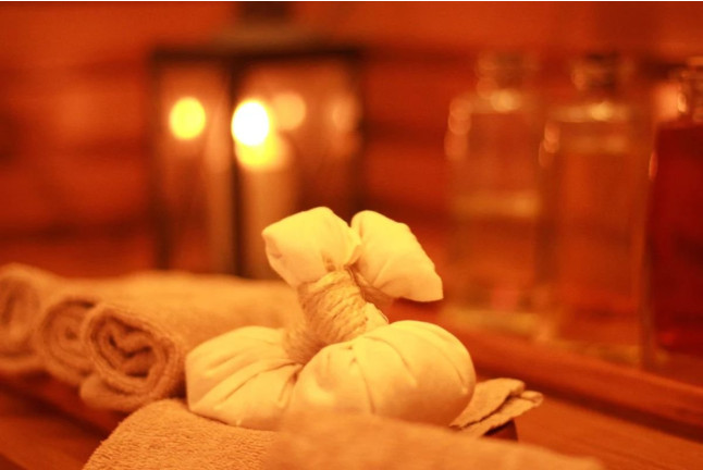 Masaje Royal Thai o Pijat Balinés con Masaje Craneofacial Hot Pindas en Jamu Rituals Spa & Massage (Barcelona)