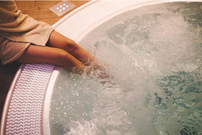 Jacuzzi, Masaje Royal Thai o Pijat Balinés y Masaje Craneofacial Hot Pindas en Jamu Rituals Spa & Massage (Barcelona)