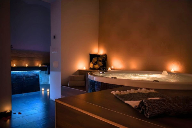 Jacuzzi, Masaje Royal Thai o Pijat Balinés y Masaje Craneofacial Hot Pindas en Jamu Rituals Spa & Massage (Barcelona)