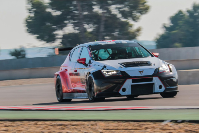 Pilotaje Extremo en Seat León Supercopa MK3 en el Circuit de Barcelona-Catalunya Gran Premio (4,7km)