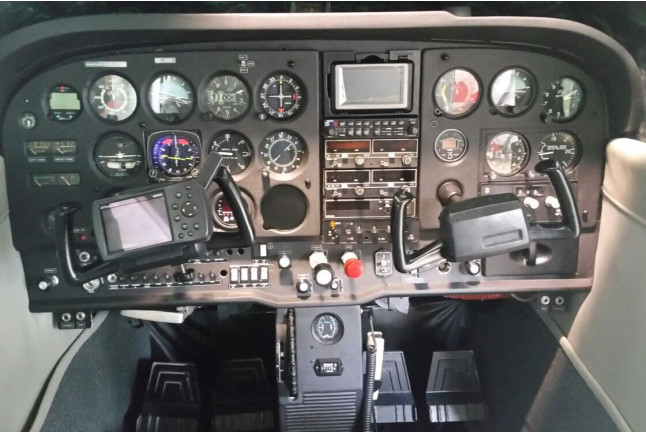 Especial Adrenalina: Pilotar una Avioneta con Acompañante de 25, 30, 40 o 50 minutos (Málaga)