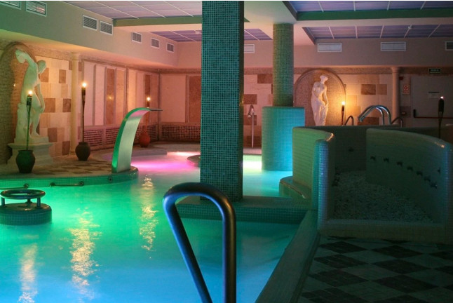 Piloto por un Día y Noche Romántica con Spa y Cena en Hotel Spa Carranque 4* (Toledo)