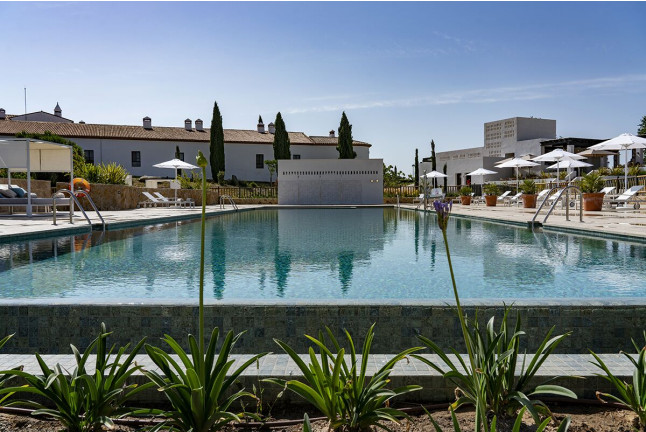 Daypass: Día de Piscina y Tapas en Hotel Hospes Palacio de Arenales & Spa 5* (Cáceres)