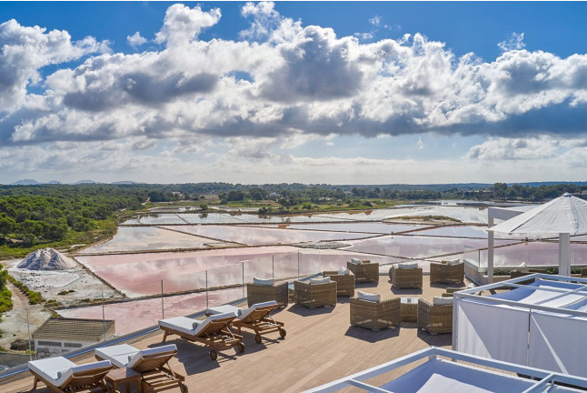 Cama Balinesa o Hamaca, Piscina y Opción a Almuerzo en Boutique Hotel El Coto 5* (Colonia de Sant Jordi, Mallorca)