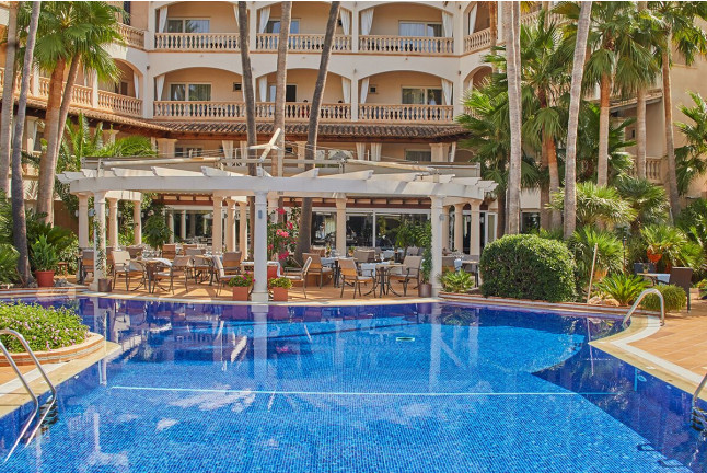 Cama Balinesa o Hamaca, Piscina y Opción a Almuerzo en Boutique Hotel El Coto 5* (Colonia de Sant Jordi, Mallorca)