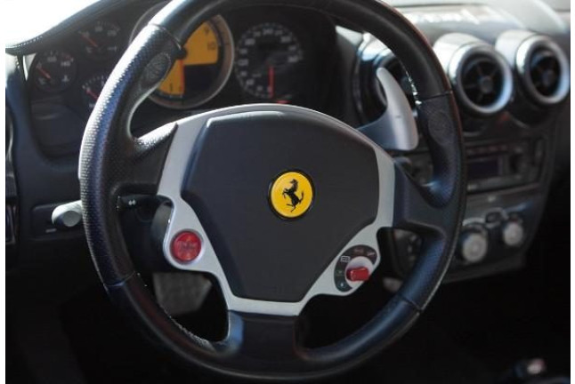 Piloto por un Día en Avioneta con Acompañante y Ferrari en Carretera (Málaga)