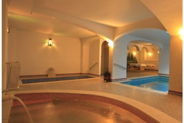Escapada Relax con Baños Árabes y Cena Romántica para dos en Casa Baños de la Villa 4* (Priego de Córdoba, Córdoba)