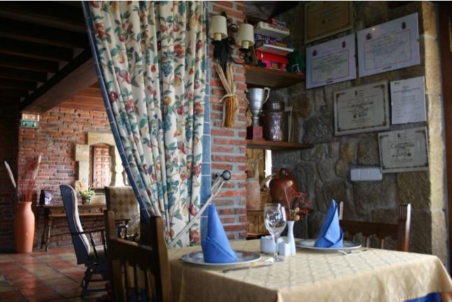 Escapada de 2 Noches en Habitación Superior con Bañera de Hidromasaje y Cena en Posada El Solar 3* (Galizano, Cantabria)