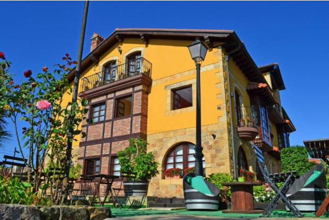 Escapada en Habitación Doble con Bañera de Hidromasaje y Desayuno en Posada La Leyenda (Cantabria)