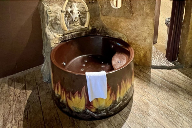 Escapada en Habitación Doble Temática con Jacuzzi Integrado y Desayuno en Posada La Leyenda (Cantabria)