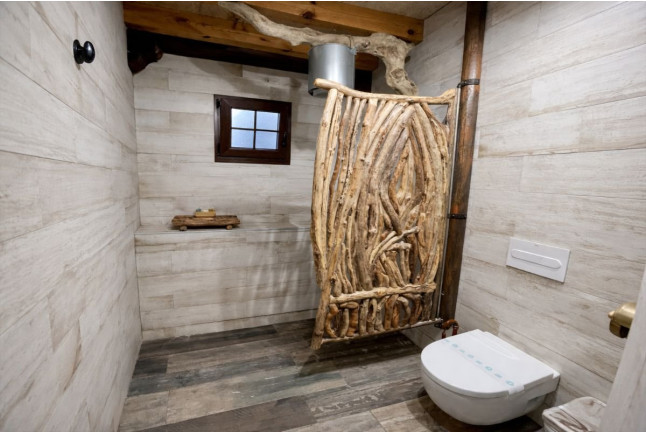 Escapada Lejano Oeste: Escapada con Jacuzzi Privado en Posada La Leyenda (Santillana del Mar, Cantabria)