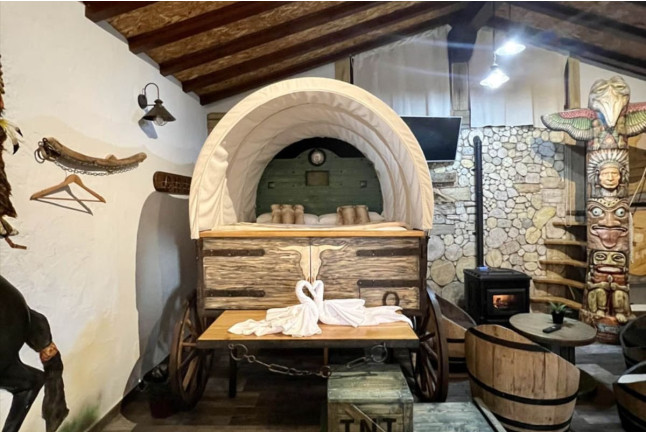 Escapada Lejano Oeste: Escapada con Jacuzzi Privado en Posada La Leyenda (Santillana del Mar, Cantabria)
