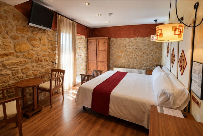 Escapada de 2 Noches en Habitación con Bañera de Hidromasaje y Desayuno en Posada Guadalupe (Monroyo, Teruel)
