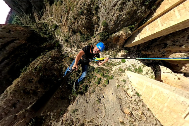 Puenting en el Puente de las Siete Lunas o el Puente de Mascarat (Alicante)